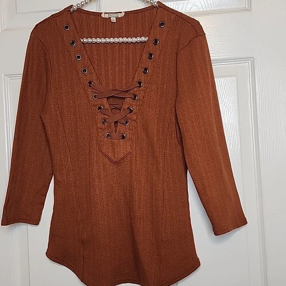 Buckle Gimmicks Womens Rust Ribbed knit Lace-Up Quarter Length Sleeve Top - Picture 3 of 11